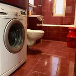 Διαμέρισμα Joy Calea Timisoarei 4 *